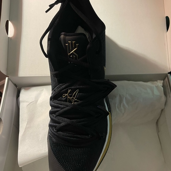 Nike Kyrie 5 Black Metallic Gold - Picture 3 of 5